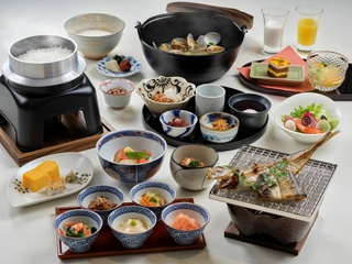 朝食 和食|季節の小鉢や干物を味わう和朝食