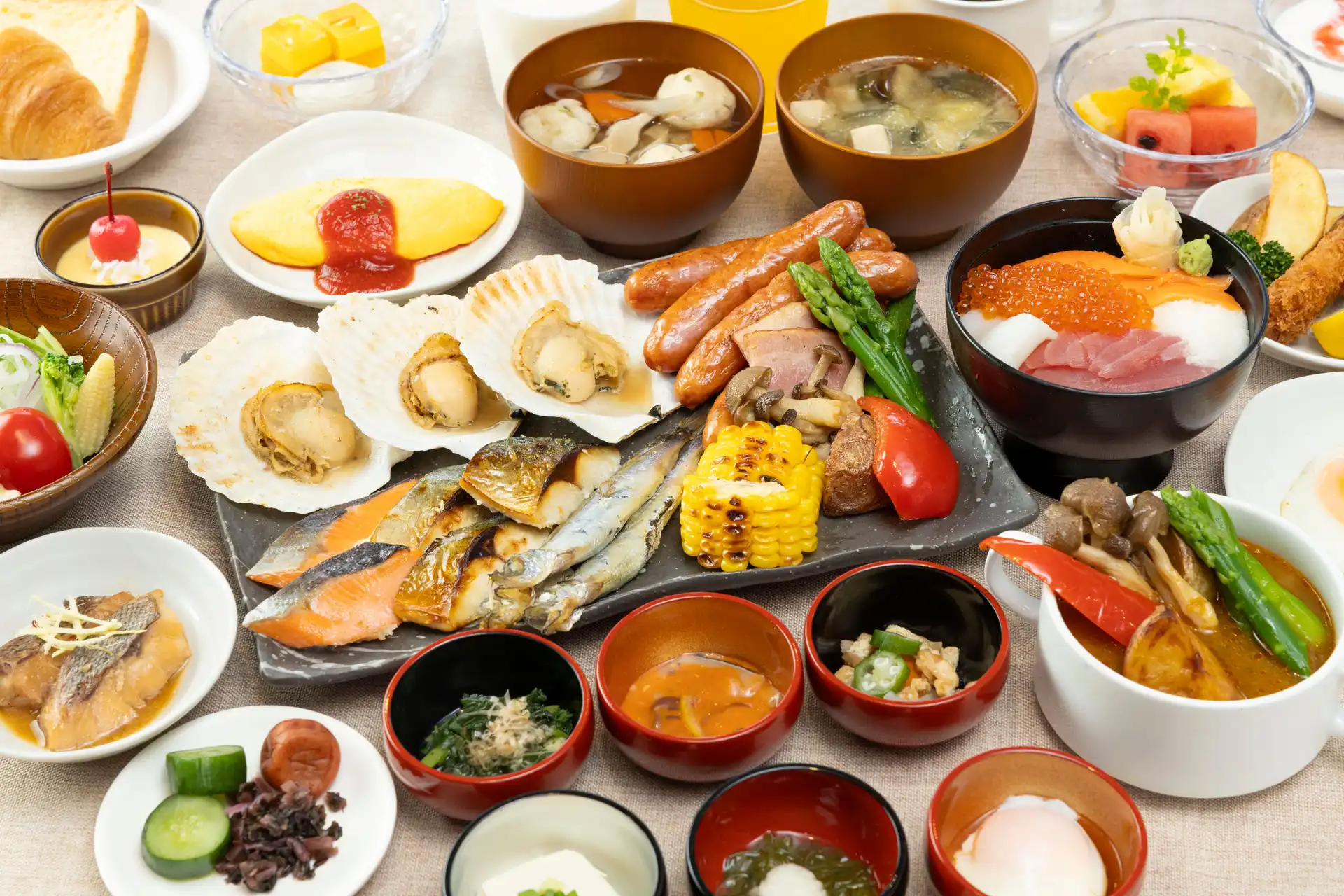 ビジネスホテル ドーミーインPREMIUM小樽 朝食・海の幸たっぷり「豪快海鮮丼」・北海道グルメ