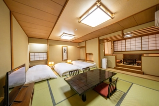 【本館 和室】写真は一例（3名様以上は布団のご用意）