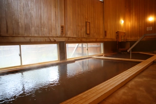 【木響の湯】内湯　あつめとぬるめの2種類をご用意