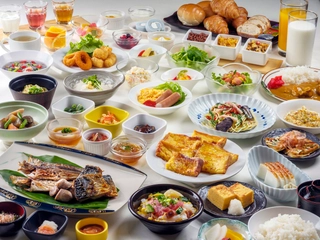 朝食は、和食と洋食、お好きなものをお好きなだけお召し上がりください。※イメージ