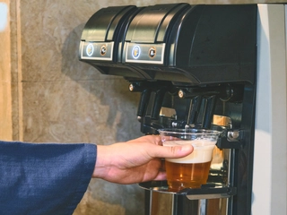 ウェルカムドリンクにアルコールもご用意。(時間限定15:00~17:00)