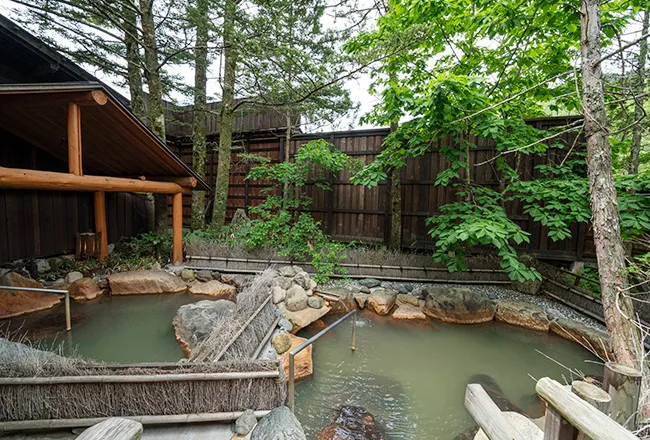 写真:大露天風呂 岩風呂