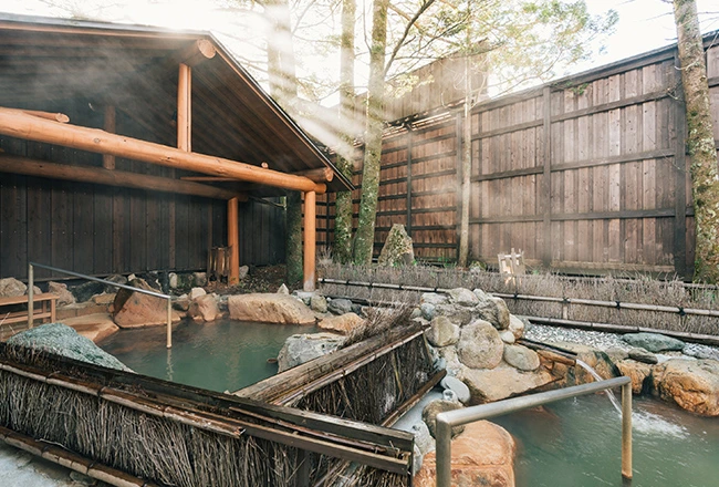 写真:大露天風呂 岩風呂