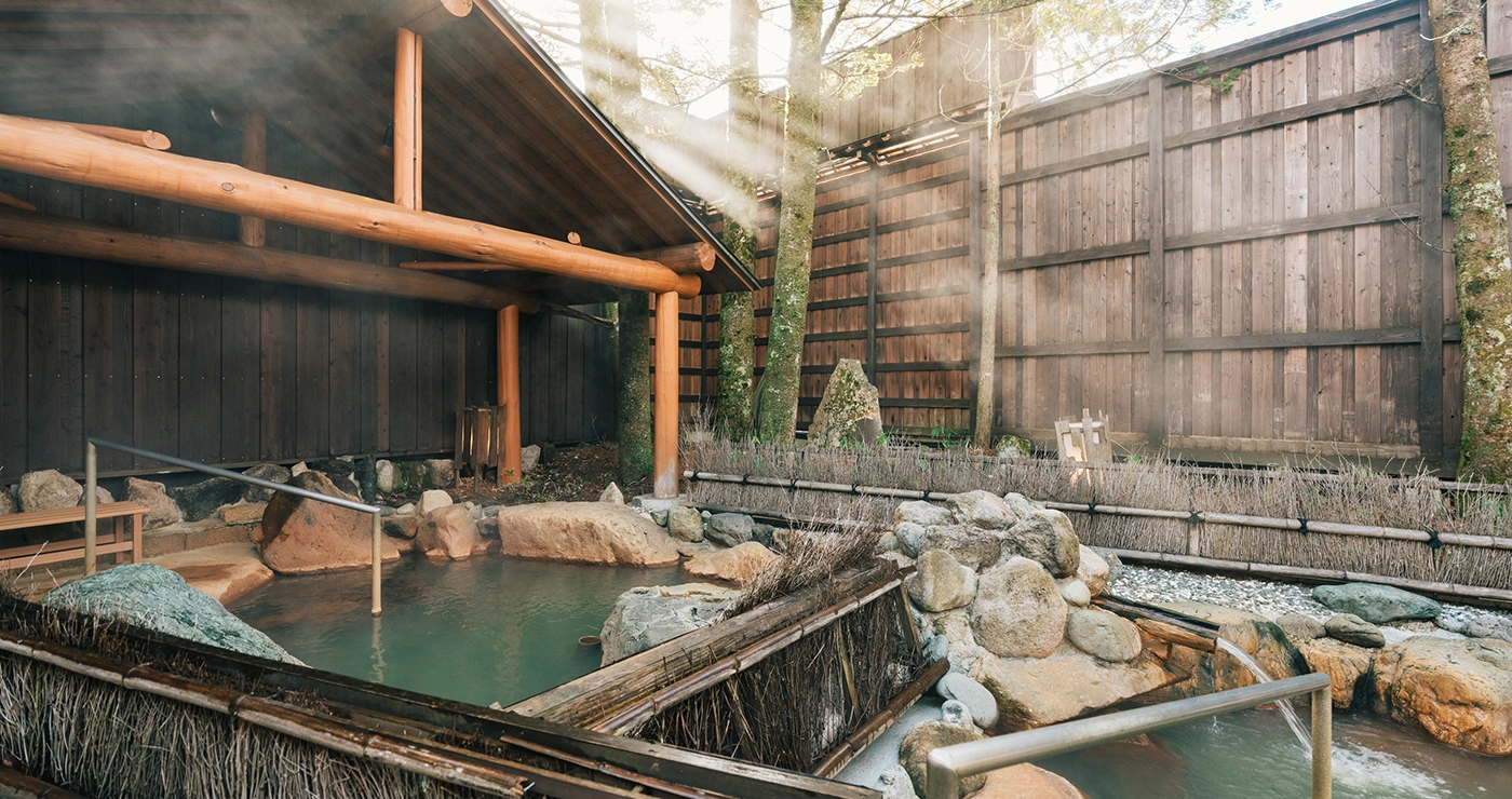 写真：大露天風呂 岩風呂