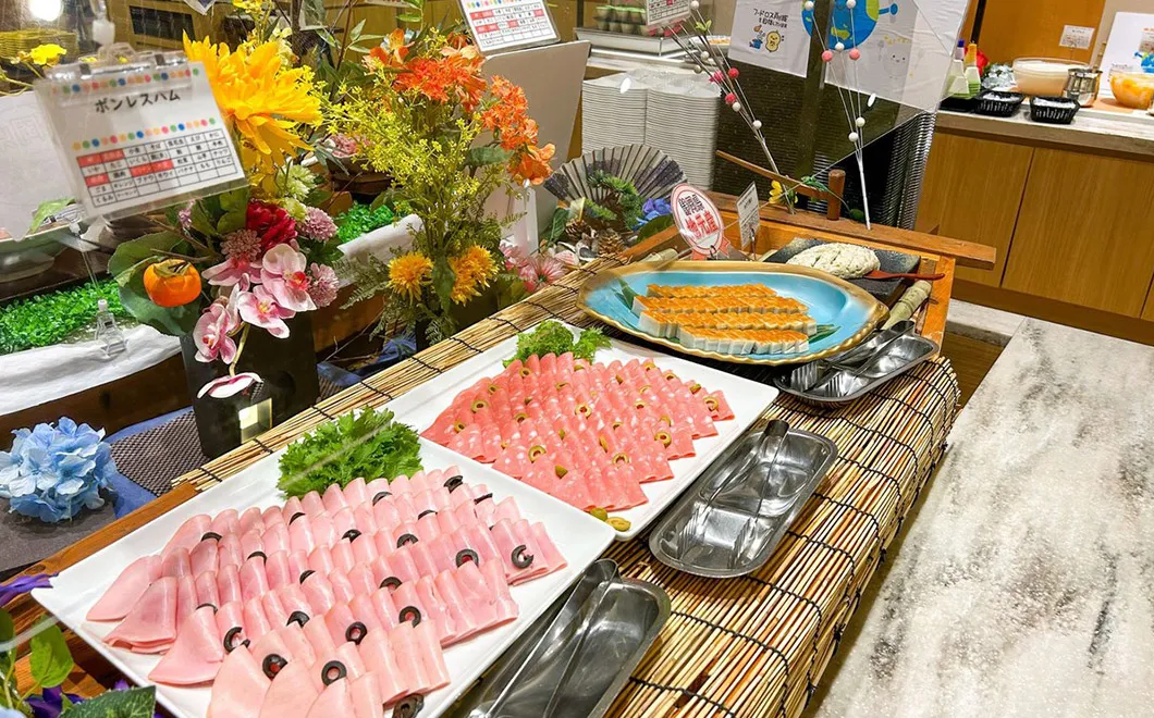 お好きな料理を好きなだけ堪能できる朝食バイキング