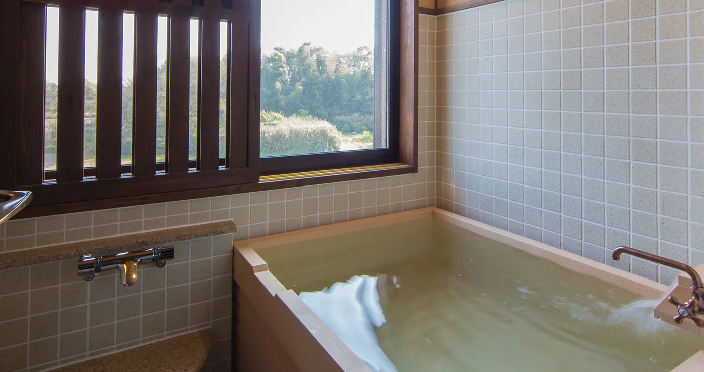 写真：檜の客室風呂