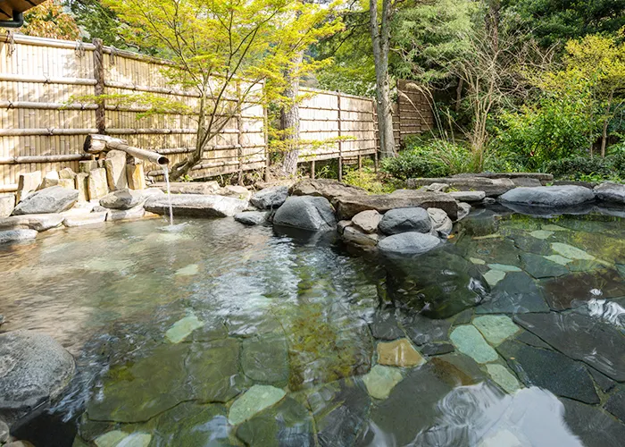 写真：大湯殿 庭園露天風呂 朱雀の湯