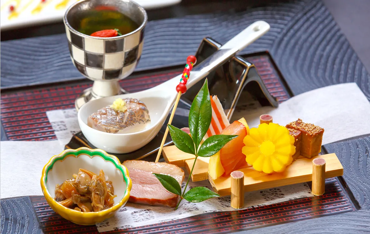 お一人様ずつお好みに合わせて提供する会席料理・月替わり・夕食