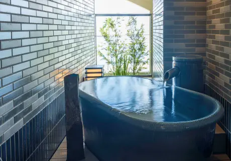 写真：陶華の湯（陶器風呂）