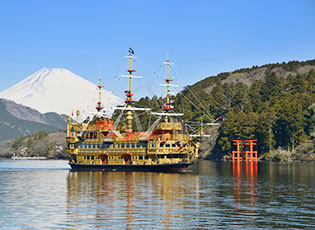 芦ノ湖 桃源台港 海賊船