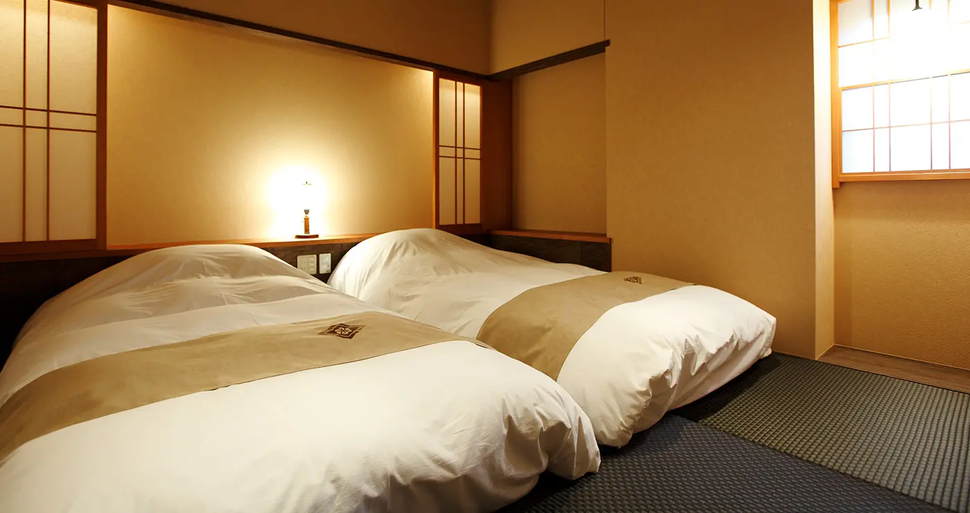 写真:和ベッドのある寝室