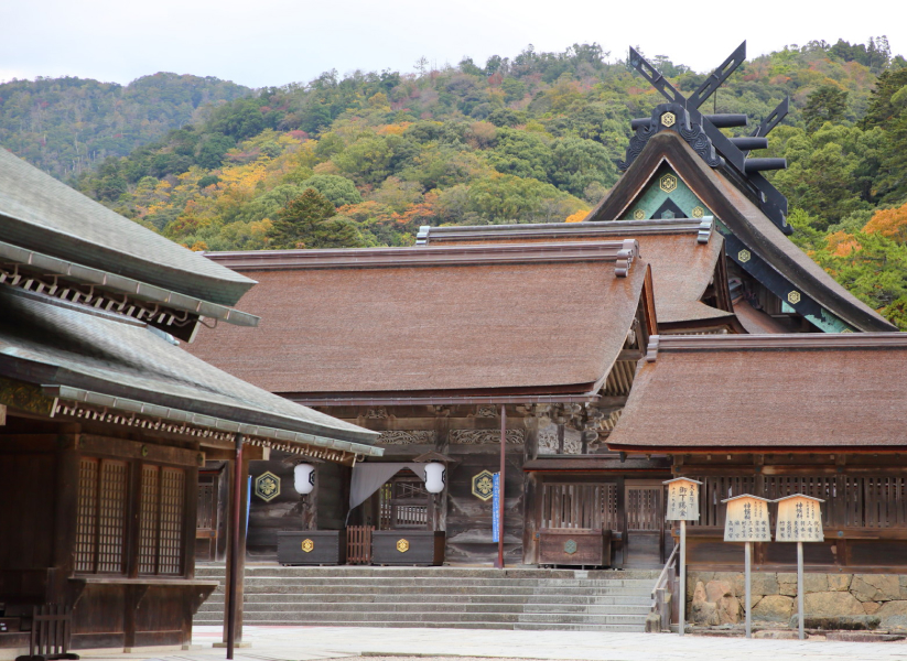 写真：八足門