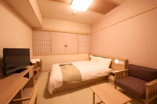 モデレートダブルルーム,全館畳敷き客室,サータ社製ベッド