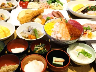 漁港で仕入れた日本海の新鮮な魚介類,朝食,お好み海鮮丼,約70種類の和洋バイキング,ご当地逸品