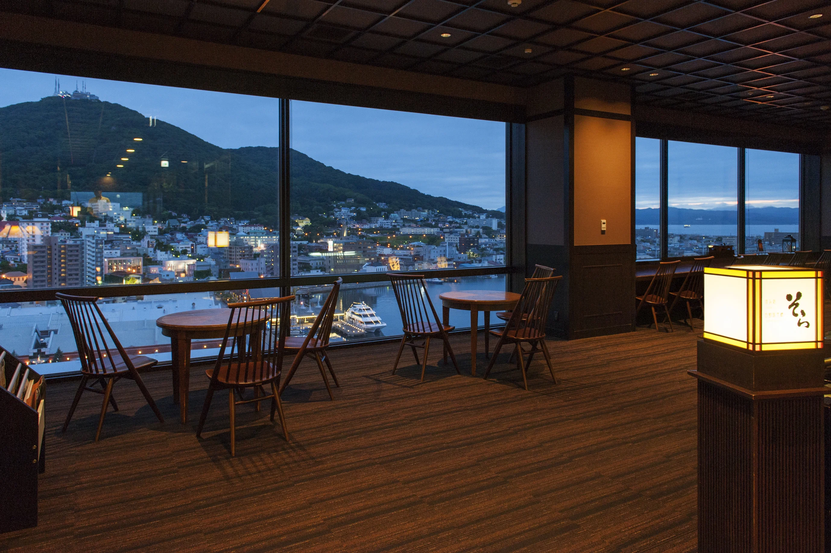 夜景を見ながら湯上りのひとときを（ラビスタ函館ベイ）