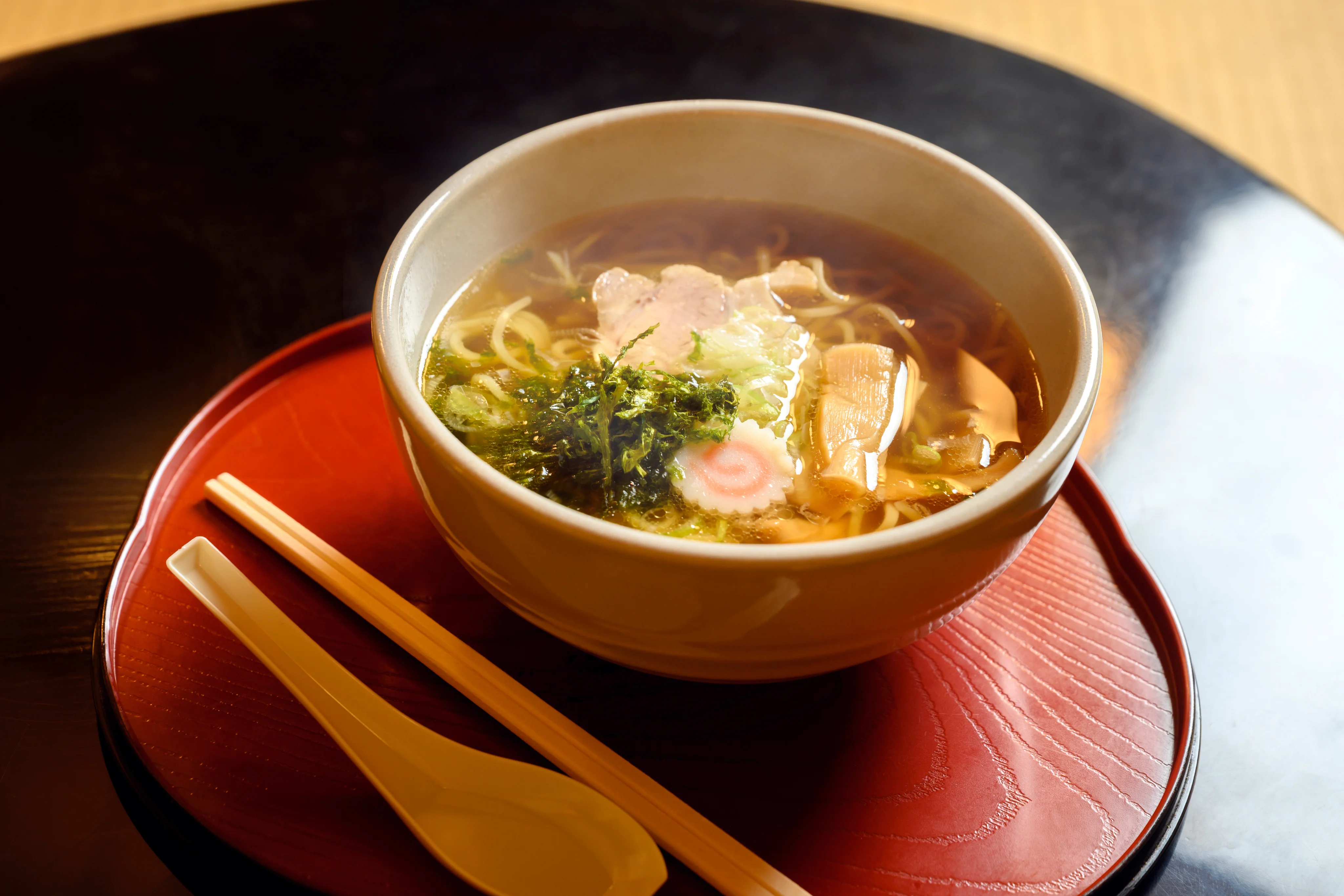 お夜食には「夜鳴きそば」をお迎え処にてご用意しております。